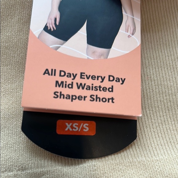 Shapermint® All Day Every Day Mid Waisted Shaper Shorts Nude Size XS/S - Picture 2 of 9